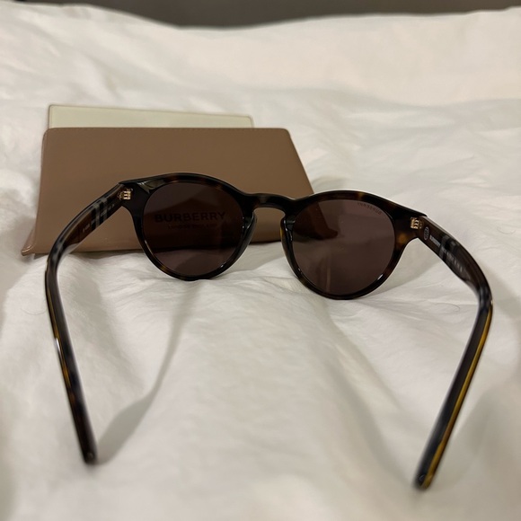 New Burberry Round Brown Sunglasses - Picture 4 of 9